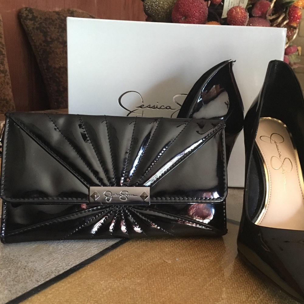 Clutch/wristlet